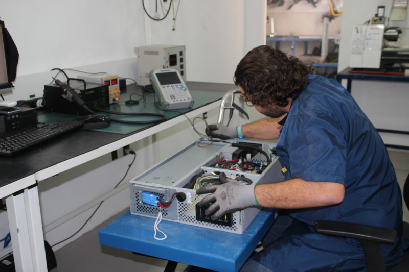 Tecnologia e inovação em serviços técnicos e reparo de equipamentos eletrônicos